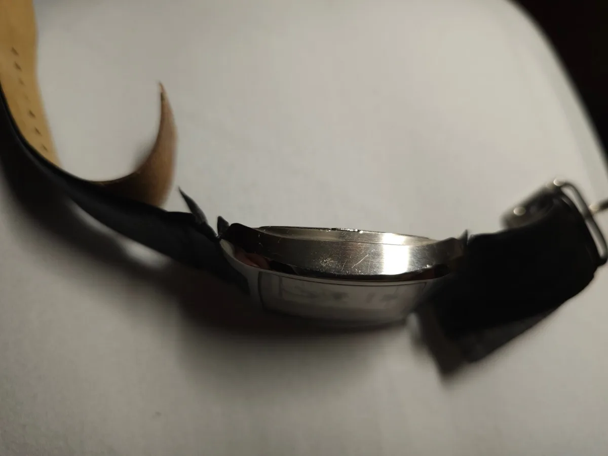 leather watch strap smell from wrist sweat