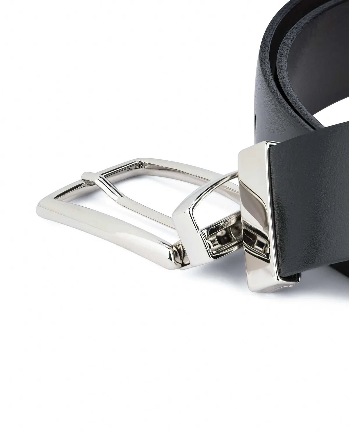 reversible belt buckle mechanism loose
