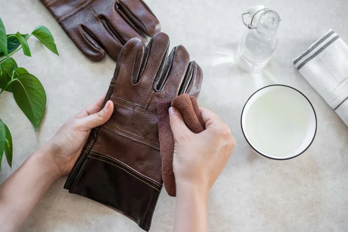 spot cleaning leather gloves