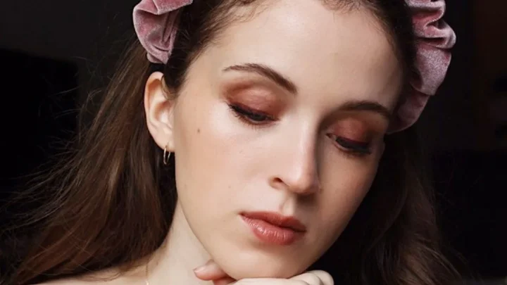 How to Stop Your Velvet Headband from Slipping Off